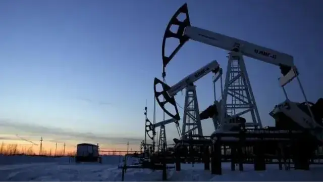 Giá dầu giảm mạnh sau dự báo của OPEC